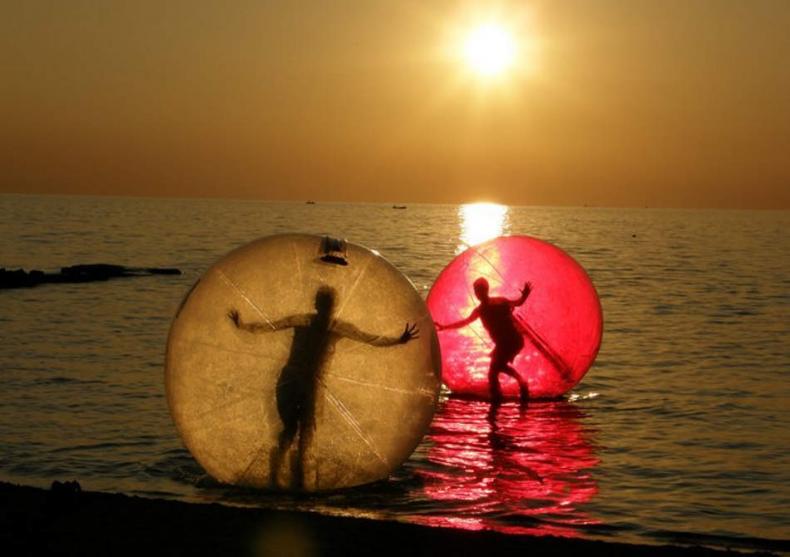 Waterball – ameteala de vara, mergi pe apa image