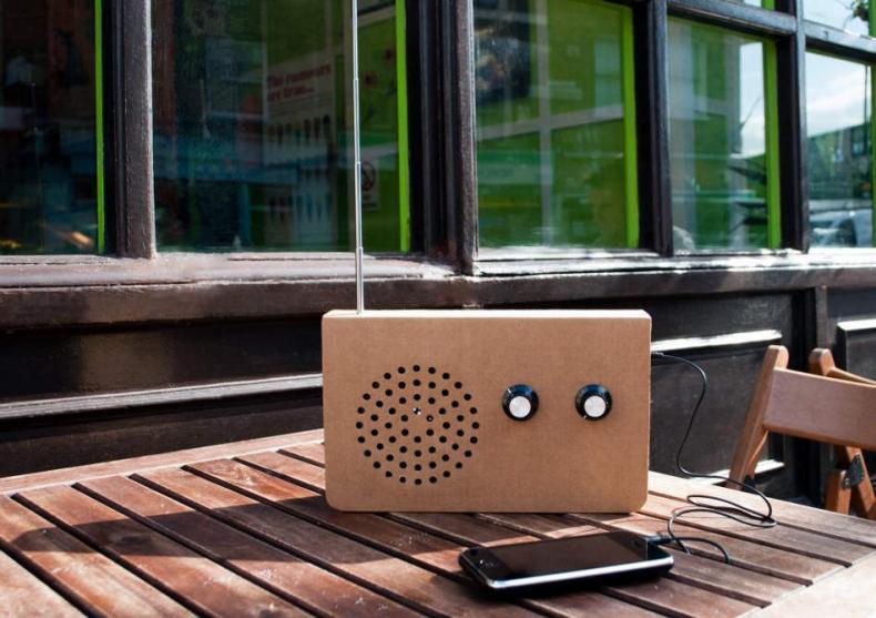 Radio Ecologic -- radio si boxa wireless portabila pentru iPhone-ul tau image