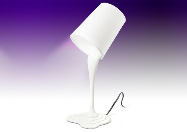 Melting Lamp -- Un obiect de arta moderna si o iluzie optica foarte tare. image