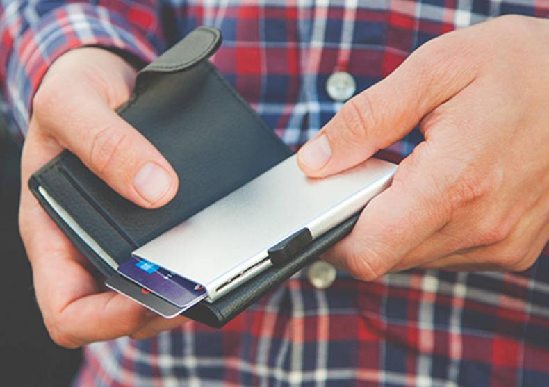Portofelul RFID -- Fortareata smart pentru cardurile tale image