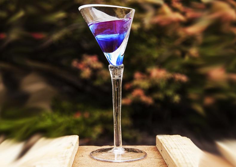 Paharul Juma' de martini -- oriunde si oricand, optimist! image