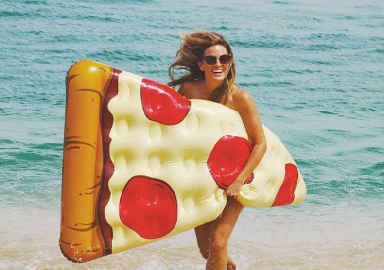 Felie pizza gonflabila -- Pluteste pe o bucatica de rai! image