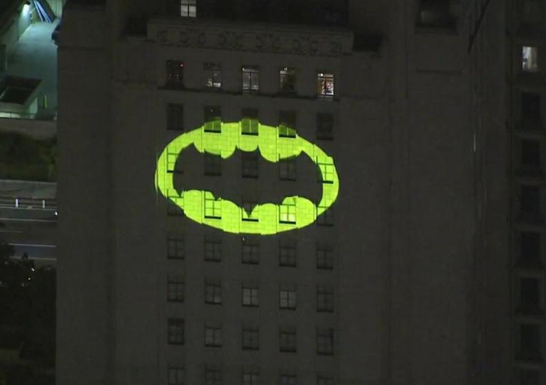 Bat Signal -- Pentru cand ai nevoie de un erou image