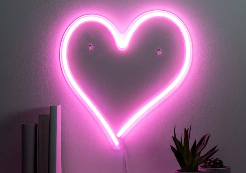 Neon Pink Heart -- Te unge la inima image