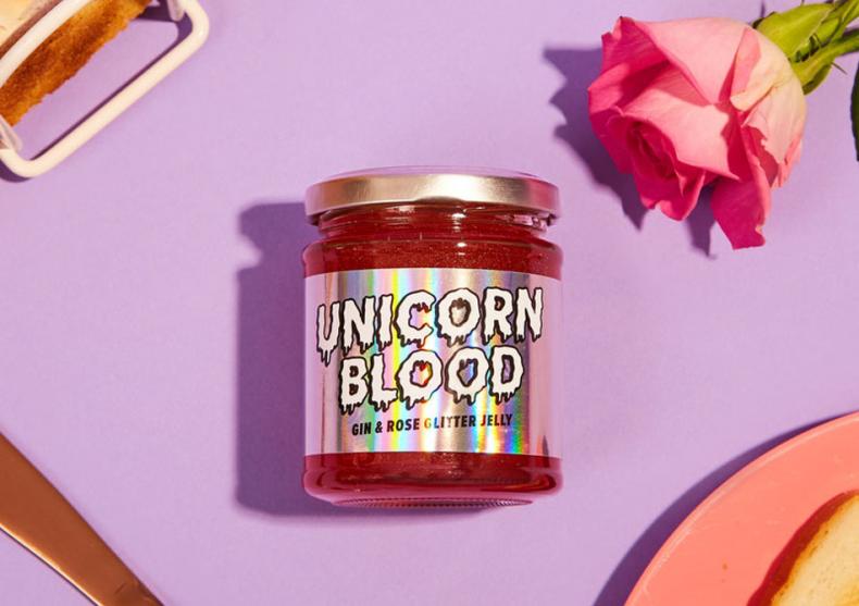  Unicorn Blood pe paine -- Marmelada de Gin rosu sclipicios image
