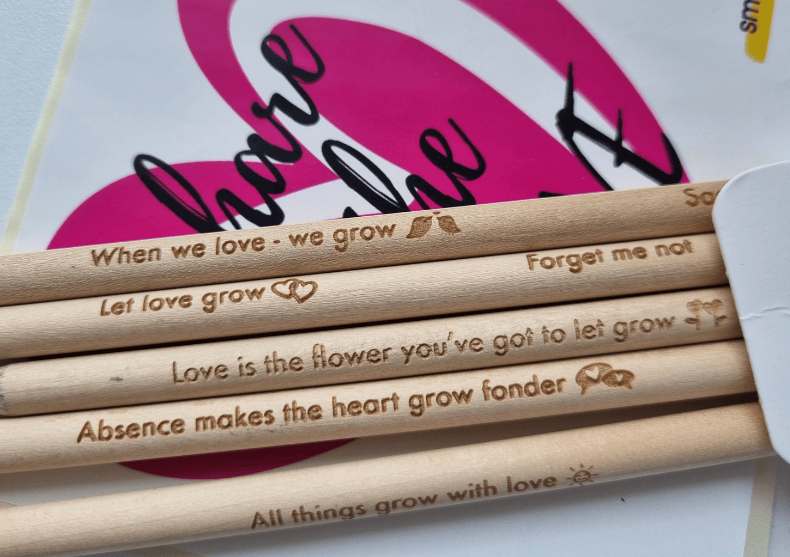 Set creioane editie limitata "Spread the Love" -- 5 bucati cu mesaje image
