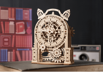 Ceas cu alarma Vintage - Model mecanic din lemn
